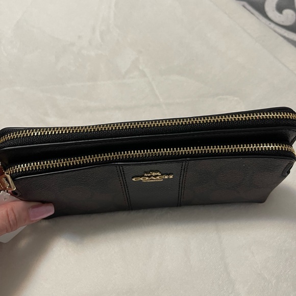 NWT black and brown Coach dual wallet - Picture 3 of 10